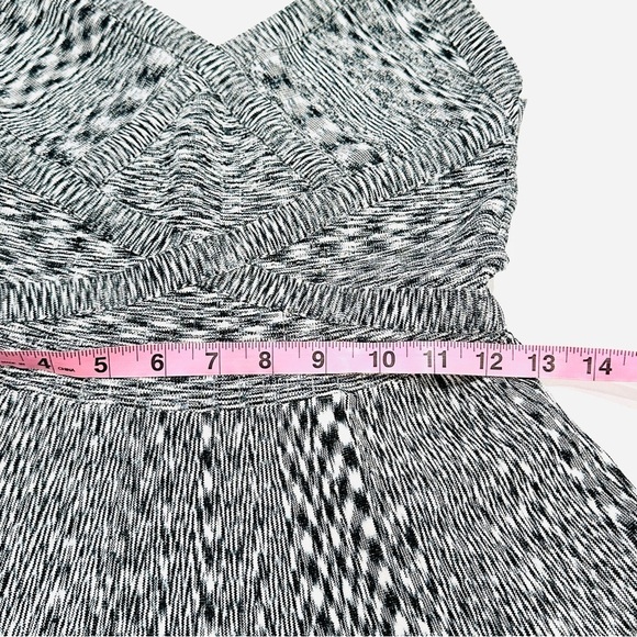 GUESS Los Angeles Black & White Fit and Flare Knit Bodycon Dress - Picture 5 of 9